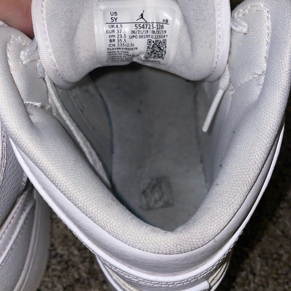 TRIPLE WHITE JORDAN 1 GS - Picture 5 of 5